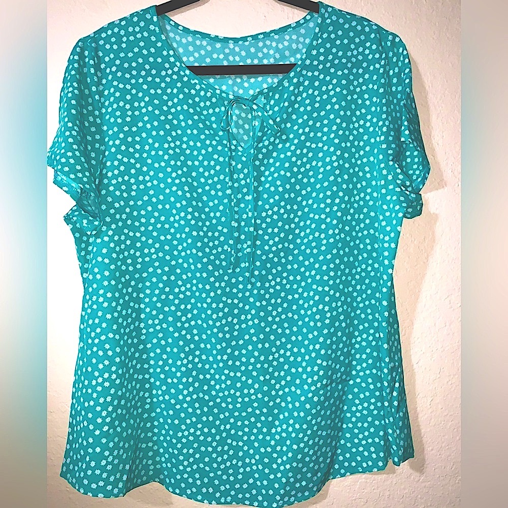 Teal 1X women’s blouse, with white flowers, short sleeve, all polyester